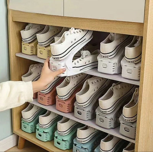 Two-piece adjustable shoe rack for wardrobe organisation